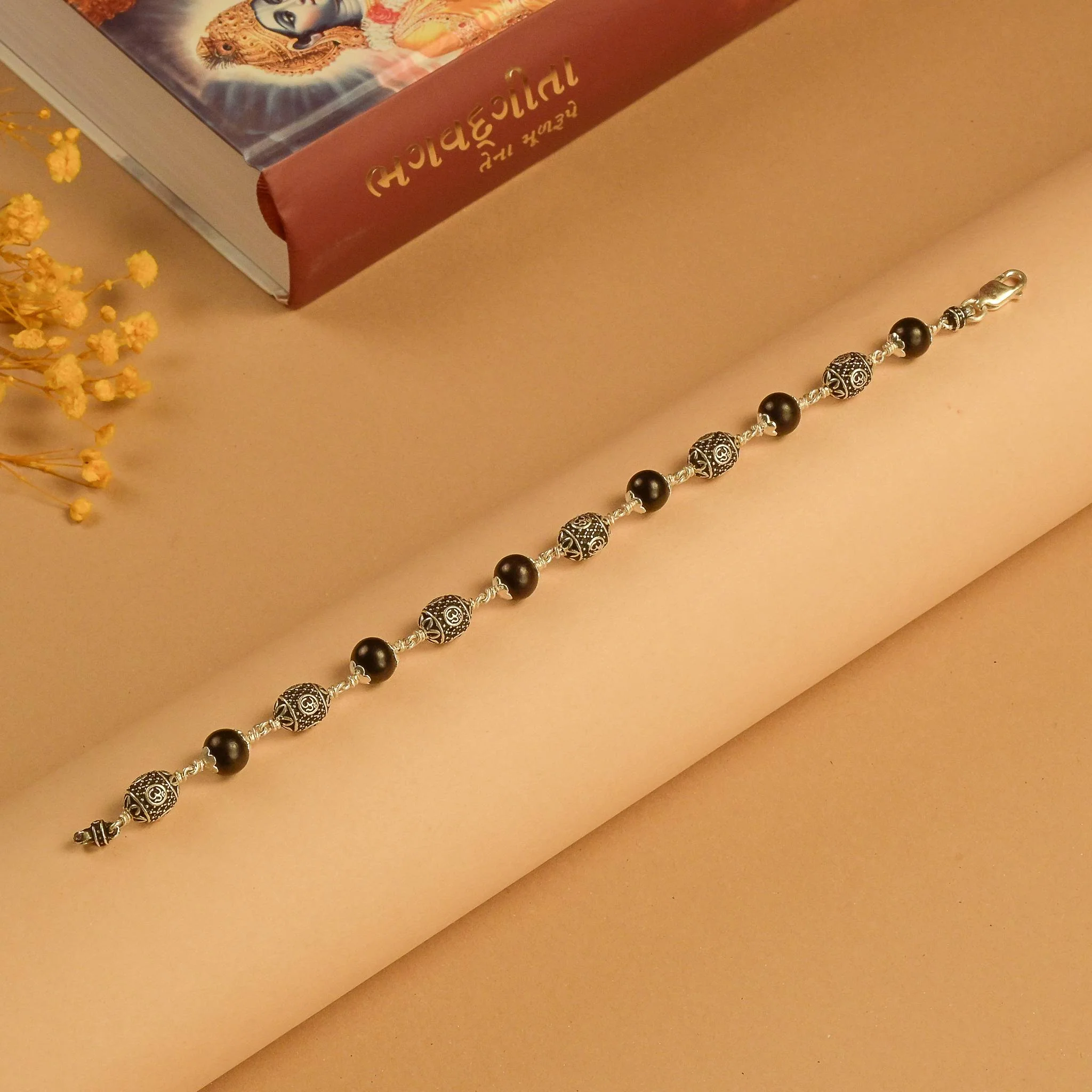Karungali With Oval Om Beads Silver Bracelet - Image 2
