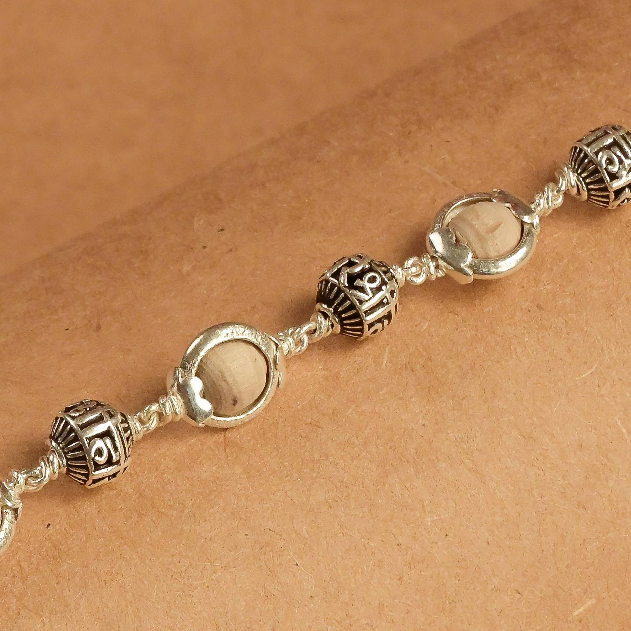 Tulsi Capping with Shree Hari Silver Beads Bracelet
